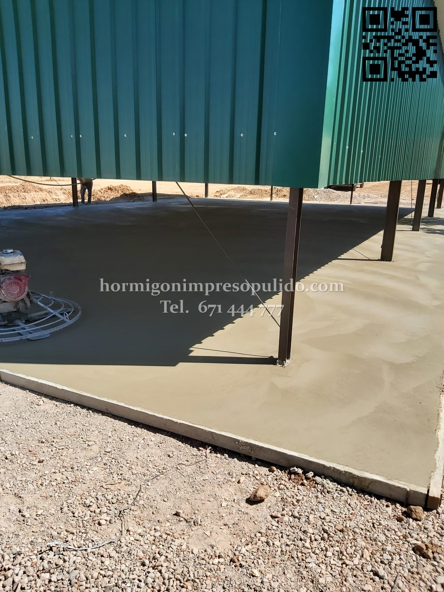 Solera con hormigón semipulido