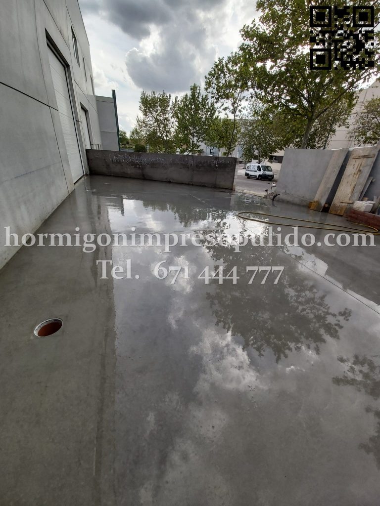 Suelo exterior de hormigón pulido en Madrid Hormigón pulido exterior